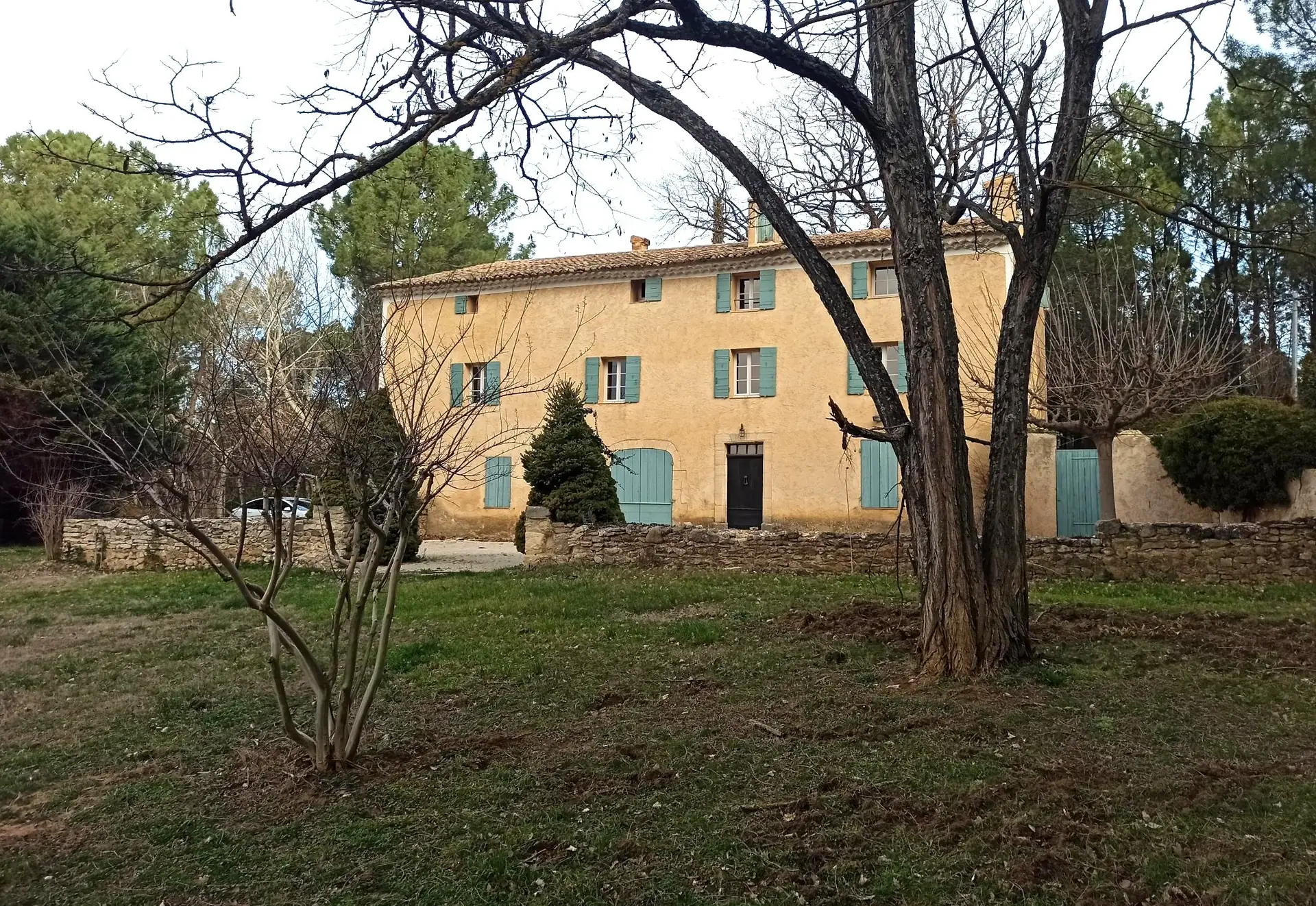 Mas provençal restructuré à Mormoiron — avant travaux